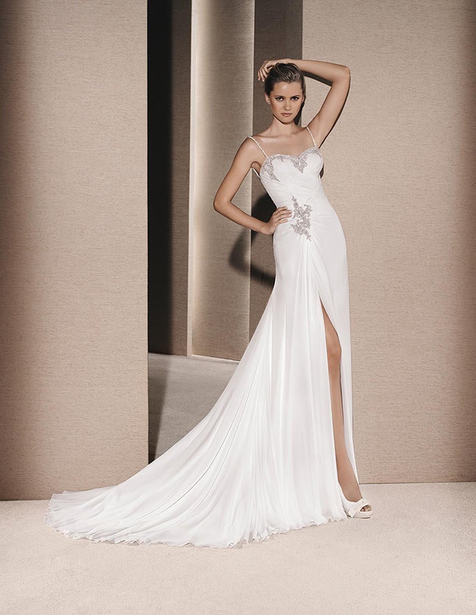 Más sexy es este modelo con el que no nos hubiera importado ver a la periodista.