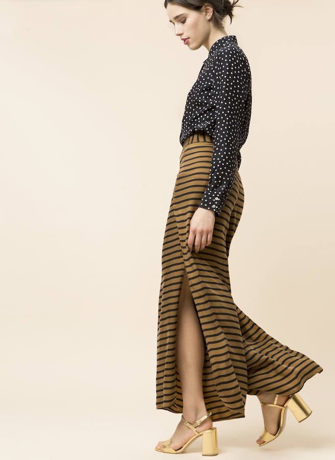 Lunares y rayas se mezclan en este look primaveral de la firma