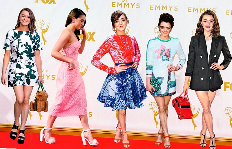 La valiente Arya de Juego de tronos no es tan fiera en la vida real. De hecho, sobre la alfombra roja apuesta por vestidos, mini o midi, y siempre con colores, estampados o encajes. ¿Su debilidad? Los clutch con humor.