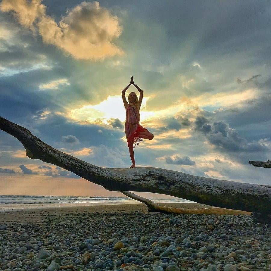 La buena de Caitlin no es tan conocida como algunas de sus 'rivales' (295.000 seguidores a día de hoy). Pero tras el alias de @gypsetgoddess se esconde una de las 'yoguis' más activas de Instagram. Imprescindible.