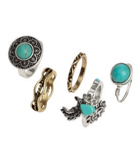 Anillos de plata desgastada, con piedras, formas diferentes... son perfectos para dar el último toue a nuestro outfit, éstos son de H&M