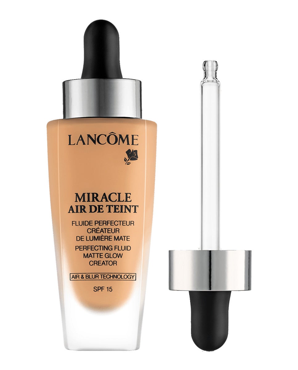 Ofrece una gran cobertura sin perder transparencia. Un color que proviene únicamente de los pigmentos, por lo que su ósmosis es tan grande que un solo tono puede corresponder a varios tipos de carnaciones. (41 €)