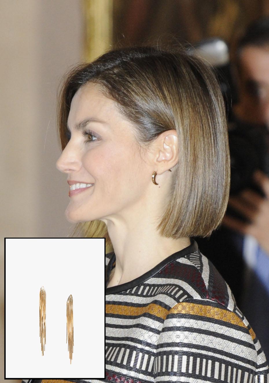 Formados por varias cadenas doradas con diseño en cascada y cierre de tuerca, de Mango, los usó en la Universidad de Georgetown con científicos españoles junto a un vestido de tul y unos salones de Prada. Sin duda, un ‘look’ de contrastes.