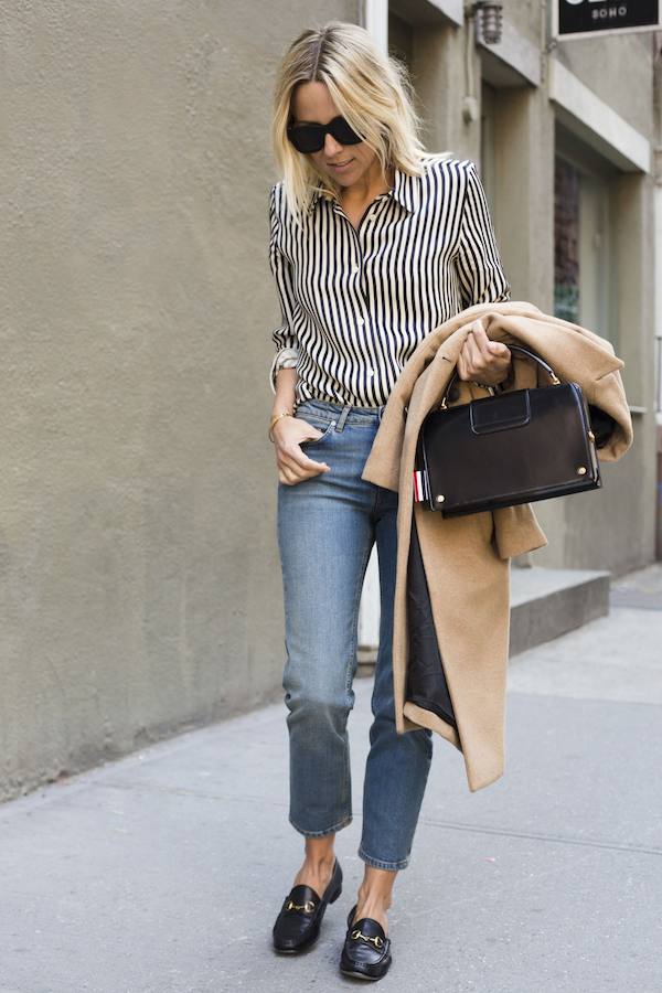 Con mocasines y camisa a rayas, la propuesta de estilo masculino por la que apuesta la bloguera Damsel in Dior.