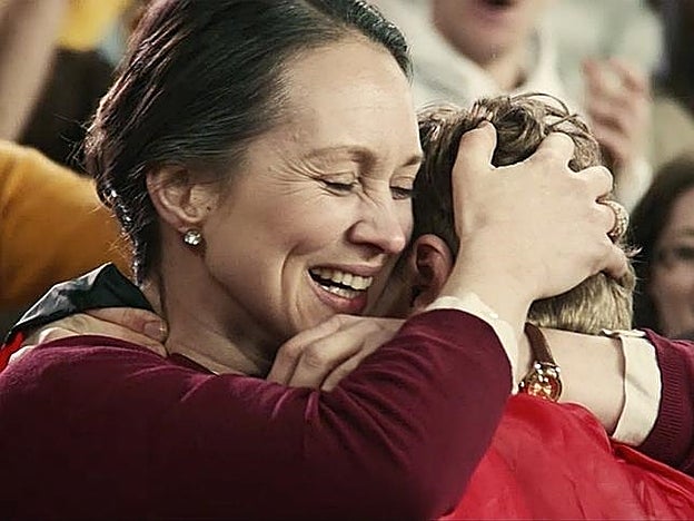 Vídeo: 'Strong' narra cuatro historias de superación de cara a los Juegos Olímpicos a través de la fuerza que cuatro madres insuflaron a sus hijos atletas.