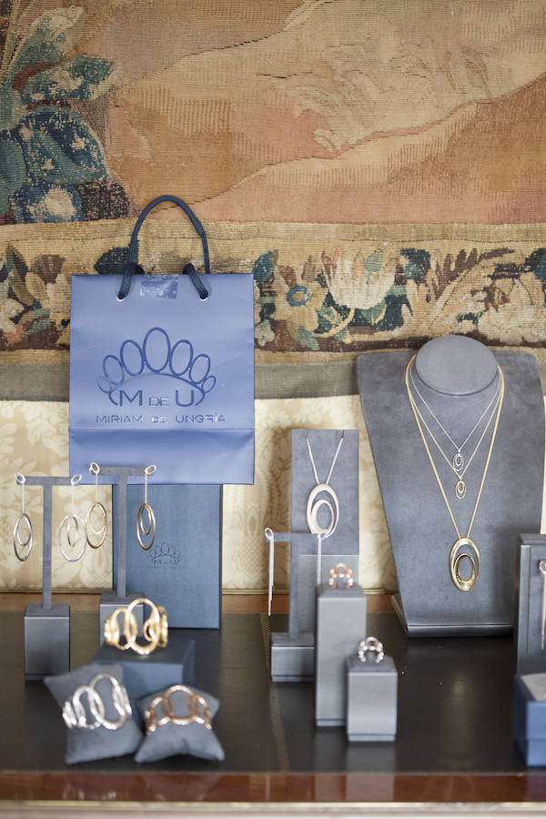 Las joyas exclusivas y personales de Miriam de Ungría también estuvieron en el Gran Hotel de Mujerhoy.