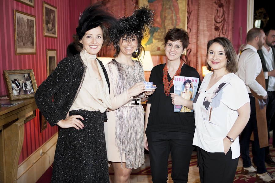 Mariana Barturen y Beatriz Parreño, dos de las firmas que nos acompañaron, posaron con el equipo de Eventos de Taller de Editores.