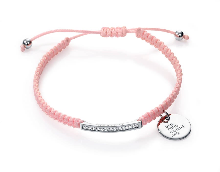 La firma Viceroy propone esta pulsera solidaria contra la leucemia infantil en colaboración con el proyecto Uno entre cien mil (Precio: 39 euros).