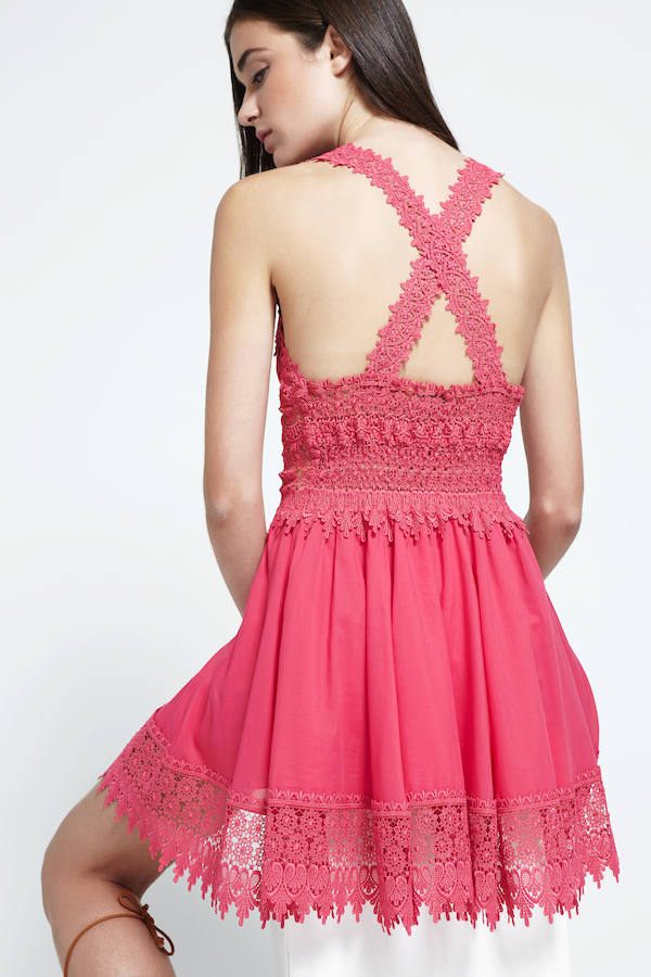 Charo Ruiz Ibiza dispone en su colección de primavera vestidos a todo color como este (CPV).