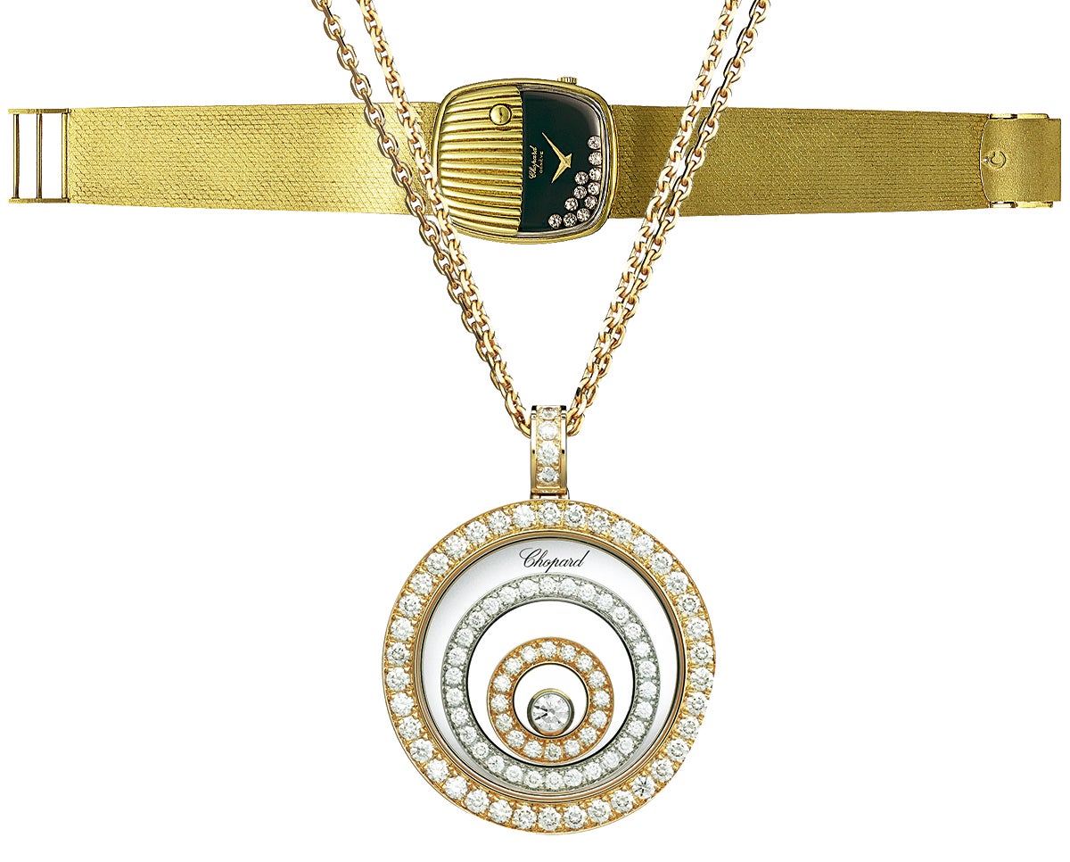 Se cumplen 40 años de la creación de Happy Diamonds de Chopard y la colección sigue sumando piezas. En 1976, el que fuera diseñador de la firma decidió encerrar los diamantes entre dos cristales de cuarzo para que se movieran en libertad y mostraran todo su esplendor. Karin Scheufele, la esposa del propietario de la firma entonces, exclamó al ver las piezas: "Estos diamantes son más felices en libertad". Nunca un nombre fue tan acertado.