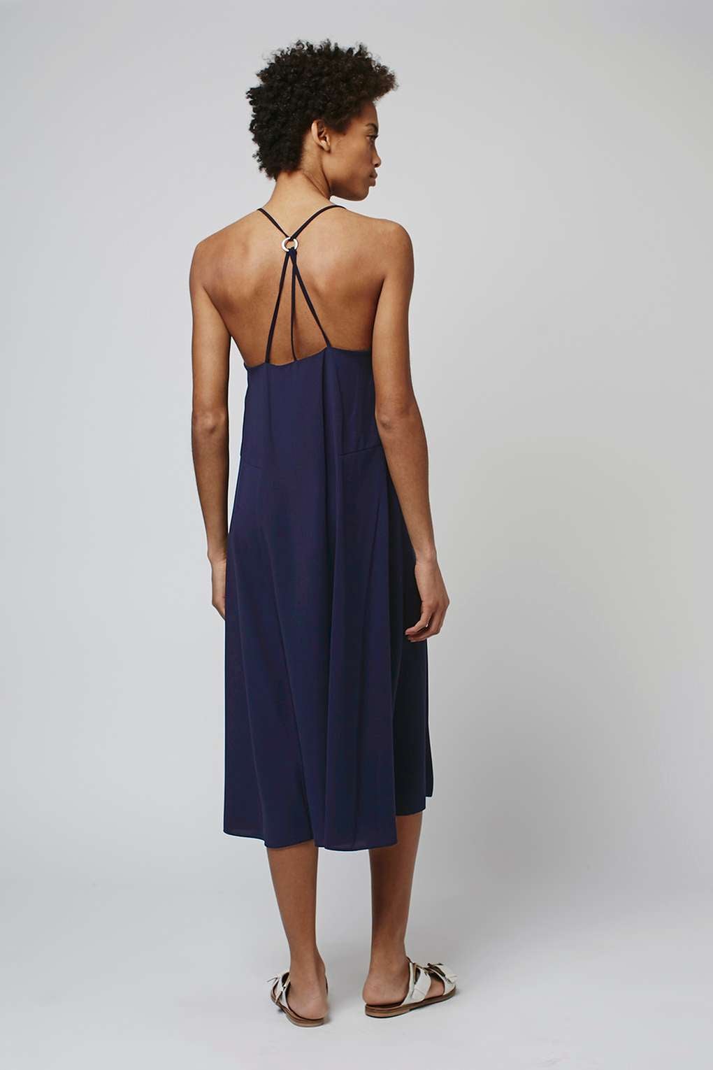 Otro de los veraniegos vestidos con original escote a la espalda que encontrarás en Topshop (Precio: 46 euros).