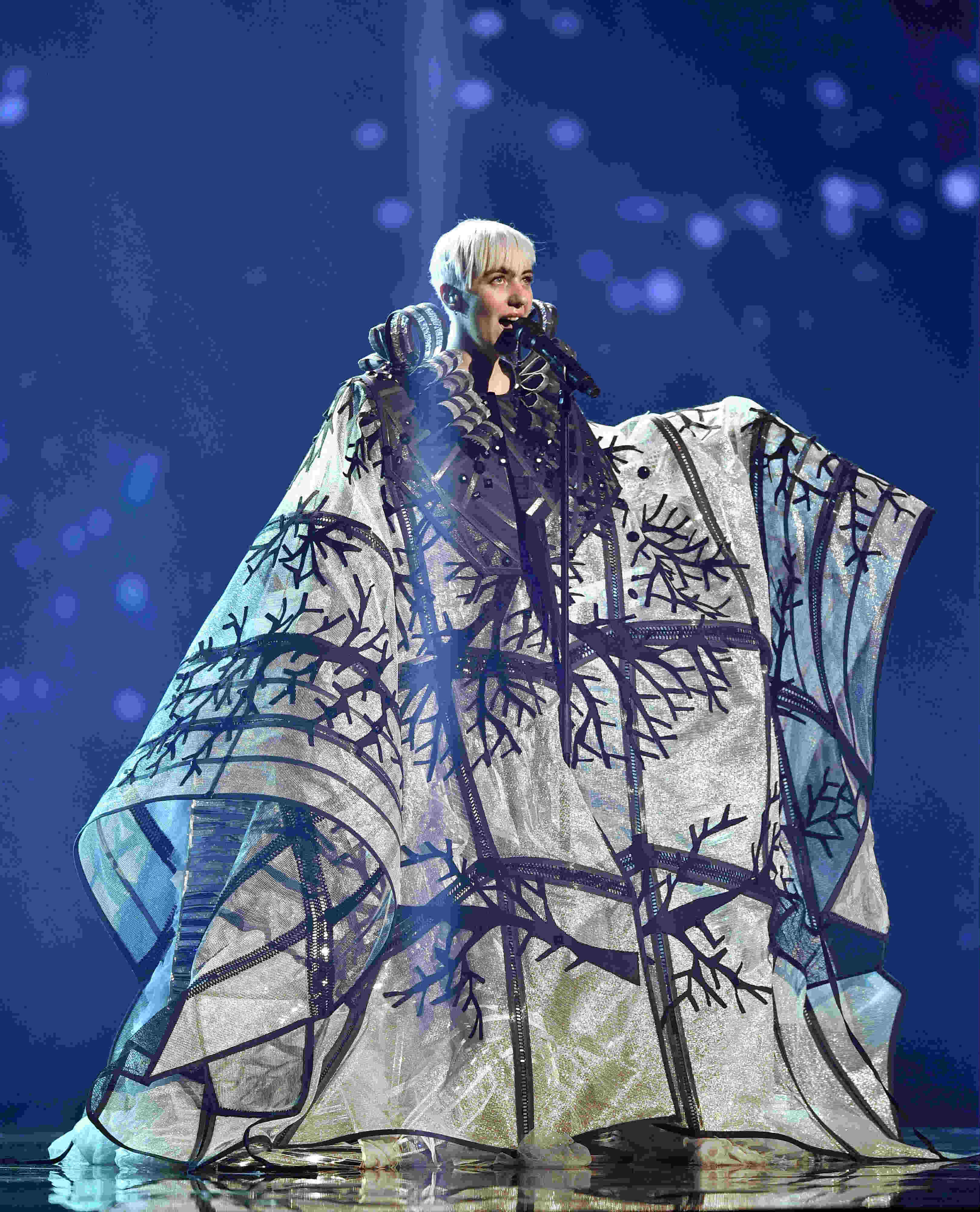 Nina Kraljić sorprendía con este vestuario tan original durante el ensayo de 'Lighthouse'