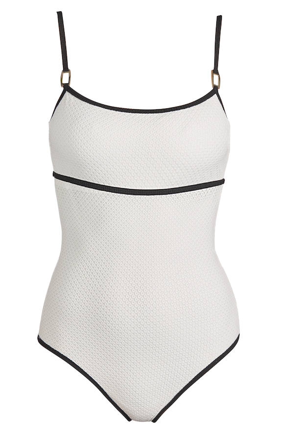 Modelo Kate en blanco y negro de la nueva colección de Andrés Sardá (CPV).