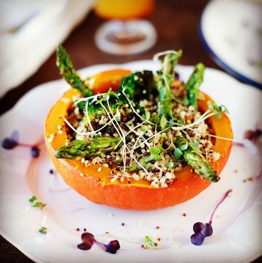 No todo es salado, también pueden ser una presentación perfecta para un primer plato el exterior de una calabaza, aportando ese toque dulce al menú.