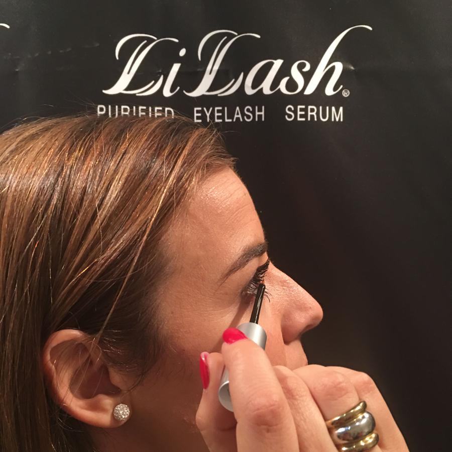 En el espacio de Lilash nos presentaron un suero purificado para las pestañas que consigue resaltar el largo y el rizado, consiguiendo unas pestañas espectaculares.