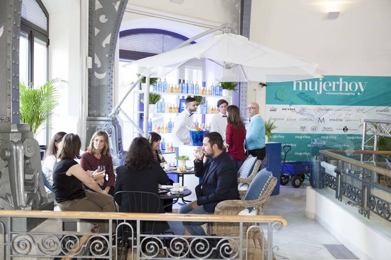 Mujerhoy organizó un 'Brekfast' previo al Summer Beauty Day para las firmas que han colaborado este año en el evento de belleza, y al que acudieron también agencias de comunicación, blogueras y amigos de la revista.