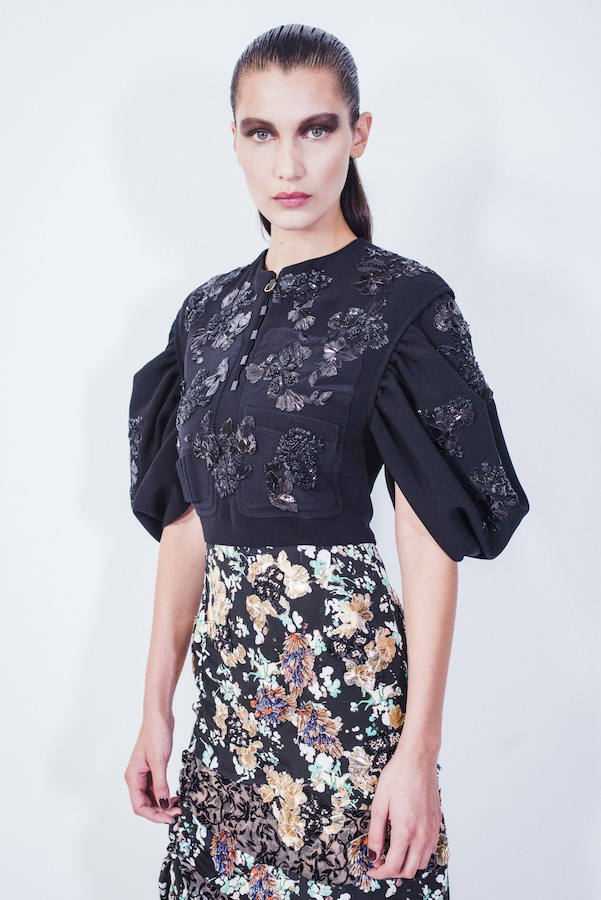 Las flores silvestres se estampan en prendas como esta