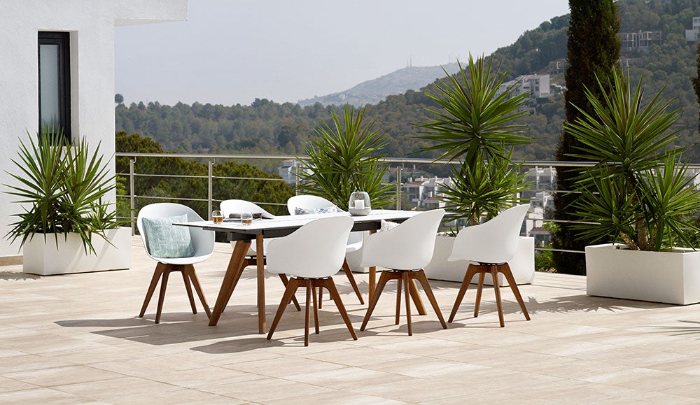 Estética minimalista en madera y blanco para los espacios de Bo Concept.