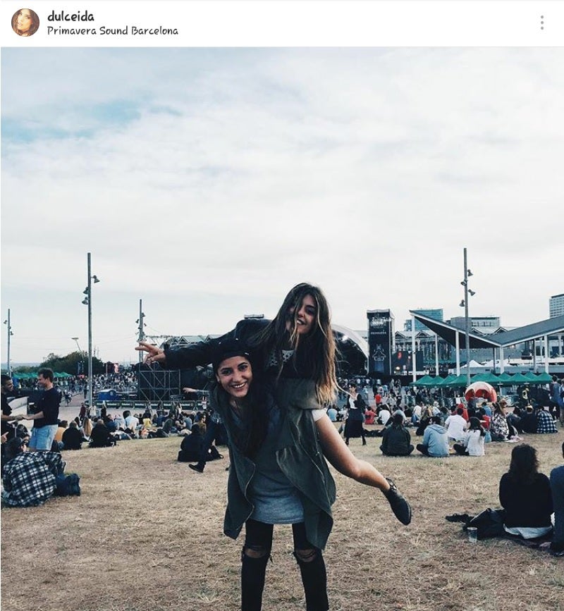 Una de las Youtubers más famosas y con más de 830k de seguidores en la red social. Disfruta estos días del festival junto con sus amigas.