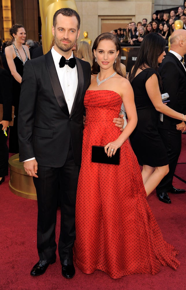 Al año siguiente, en 2012, la actriz acudió junto a su chico a los Oscar. Su vestido de corte princesa y estampado 'polka dot' de Dior era una obra de arte.