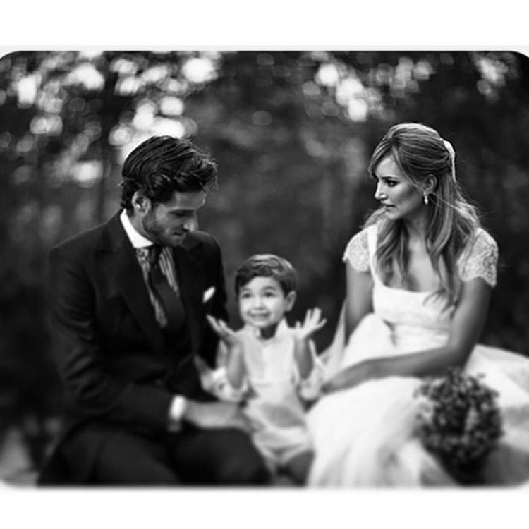 El día del padre, la modelo compartió en Instagram esta foto, con el siguiente mensaje: "Y, con permiso de los padres y ya que no tienen un día, le mando un beso a los que no son padres pero nos ayudan a ser mejores madres,nos quieren y nos cuidan".