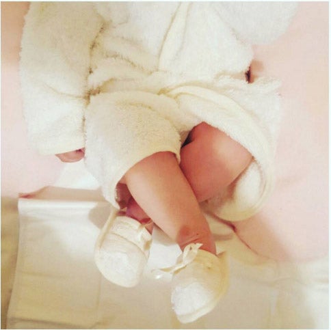 Orgullosos padres, Kiko e Irene mostraron así de preparada a su pequeña del alma.