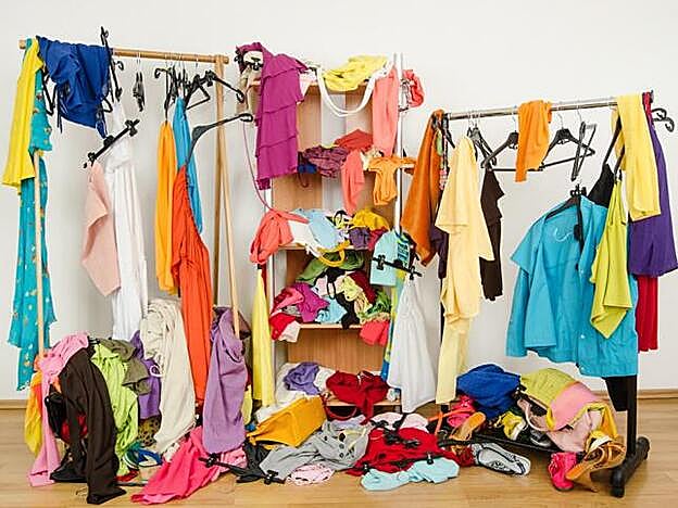 Galería. No queremos que tu vestidor tenga este aspecto