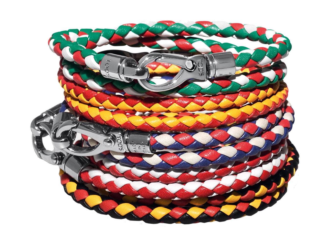 El homenaje que la firma italianaTods rinde a la Eurocopa de Fútbol 2016, es la edición limitada My colors, compuesta por cinco pulseras de piel trenzada con los colores de las banderas de cinco de los países participantes. Cuestan 150 € y los cierres, metalizados, se personalizan.