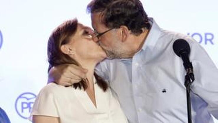 Fotos: Los 8 besos en directo más famosos de España: de Rajoy y 'Viri', a Iker y Sara