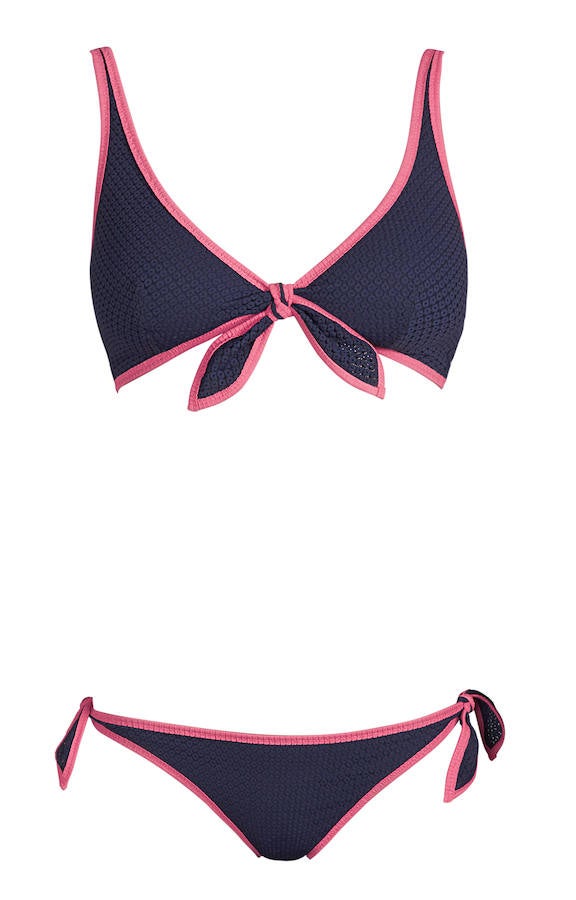 En azul marino y rosa, modelo de Andrés Sardá