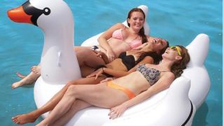 Fotos: Las 10 colchonetas de piscina con las que triunfar en Instagram este verano