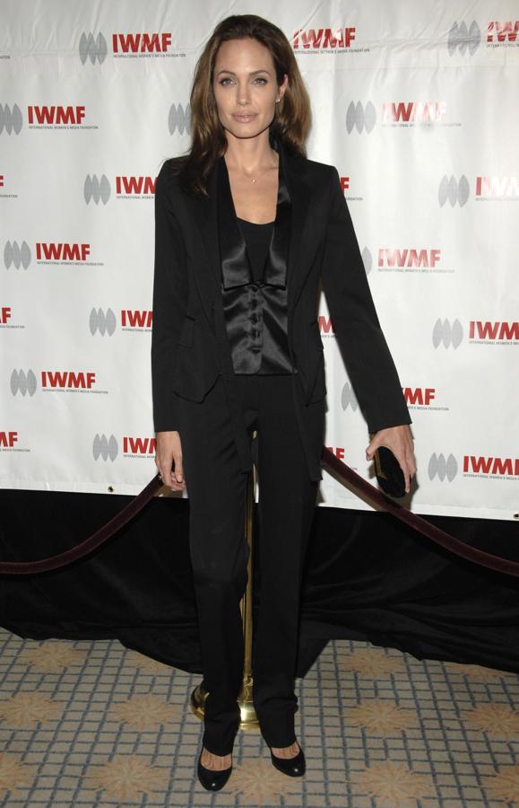 Angelina Jolie comenzaba a mostrarse más delgada pasado el ecuador de la década, pero nada alarmante ni comparable con la actualidad.