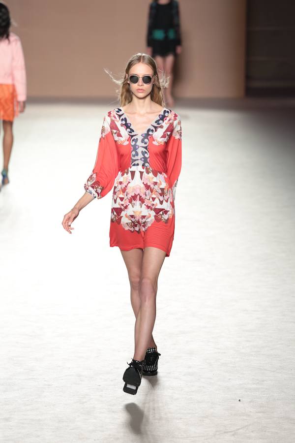 Uno de los minivestidos estampados que Custo ha presentado en su nueva colección