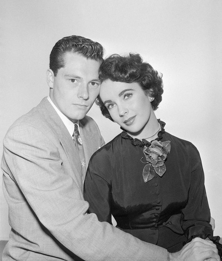 8 meses, tras un noviazgo estable, le duró este matrimonio a la buena de Liz.