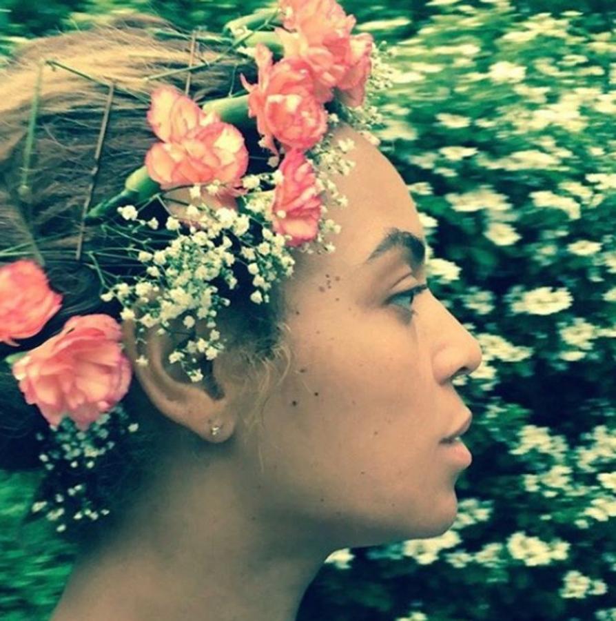 La cantane Beyoncé subió a su perfil de Instagram esta imagen que deja ver su rostro sin maquillaje.