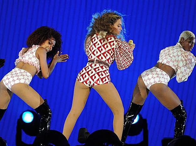 Galería. Beyoncé y sus bailarinas, con looks de Gucci