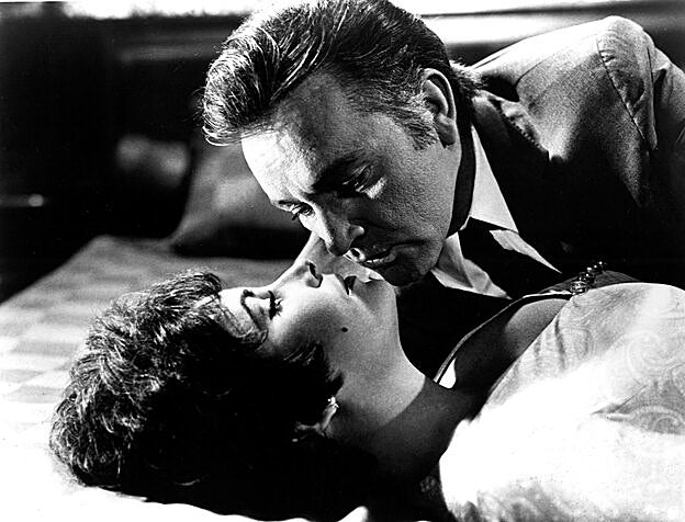 Elizabeth Taylor con Richard Burton en 'The Comedians' (1967)