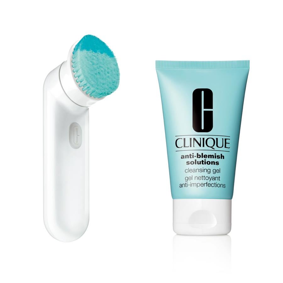 Gel limpiador suave y eficaz (24,50€), que elimina las bacterias que causan el acné, la suciedad, grasa e impurezas y un nuevo cabezal-cepillo (20€), con unos filamentos muy especiales, que han sido diseñados para proporcionar una limpieza más efectiva con el cepillo facial Clinique Sonic.
