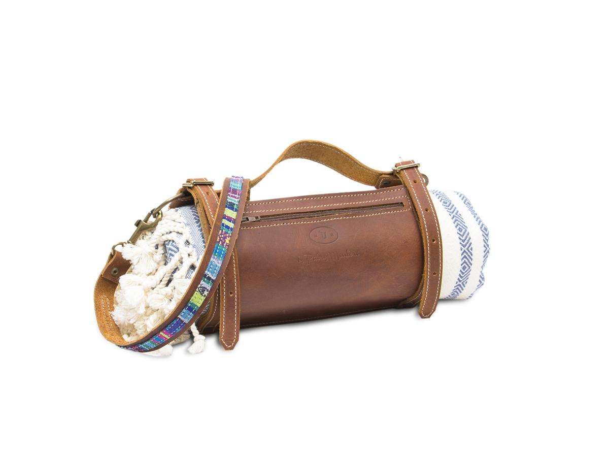 Patricia Montero ha diseñado junto a la firma Lilian Urquieta este cómodo porta toallas de cuyos beneficios un 10% irá a parar a la organización benéfica Uno entre cien mil (Precio: 59.90 euros)