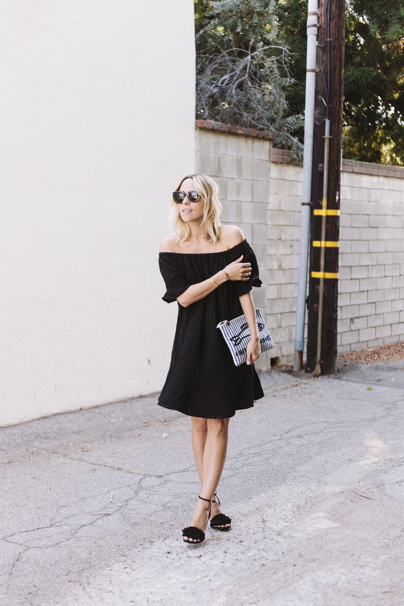 El negro también puede ser para el verano si se sabe cómo sacarle el máximo partido