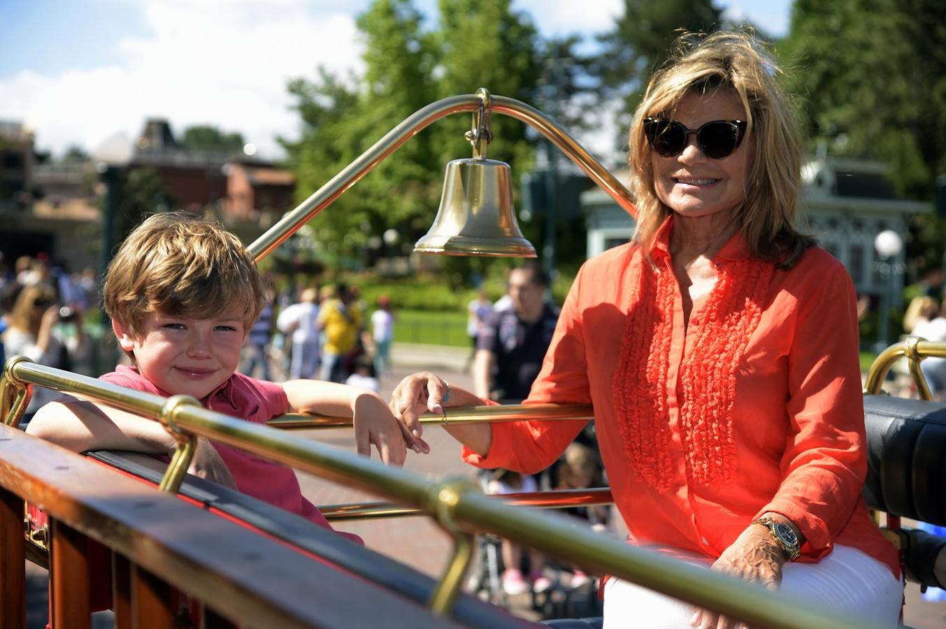 Cari asegura que le espantas "las alturas, pero a mis nietos les hacen reír mis caras de susto y les encanta que me suba".