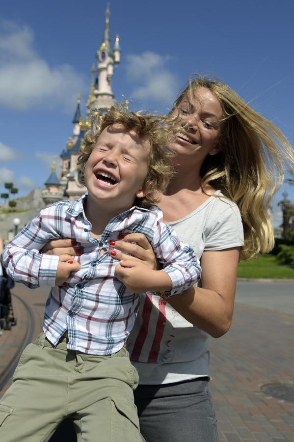 Carla asegura que Carlos es un niño muy cariñoso, mientras que Santi, el pequeño, es más inquieto.