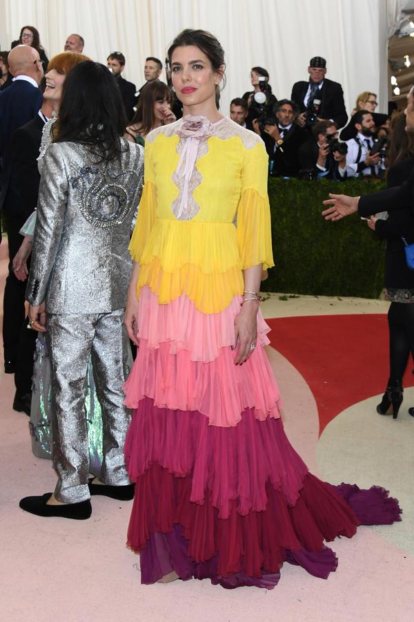 Carlota Casiraghi ejerció de embajadora de Gucci y lució este vestido de la marca.