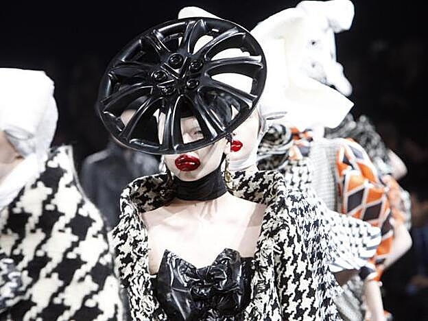 Ideal para mitómanos del diseñador, 'El legado de Alexander McQueen'