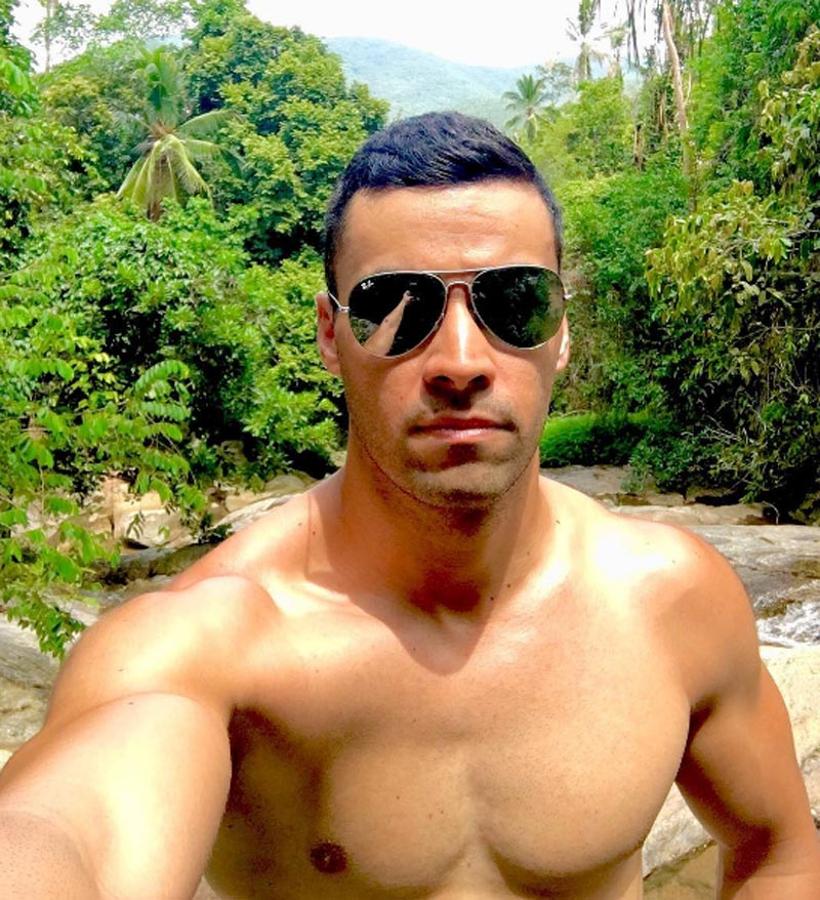 Pita Taufatofua combina las sesiones en el gimnasio con las que hace rodeado de naturaleza.