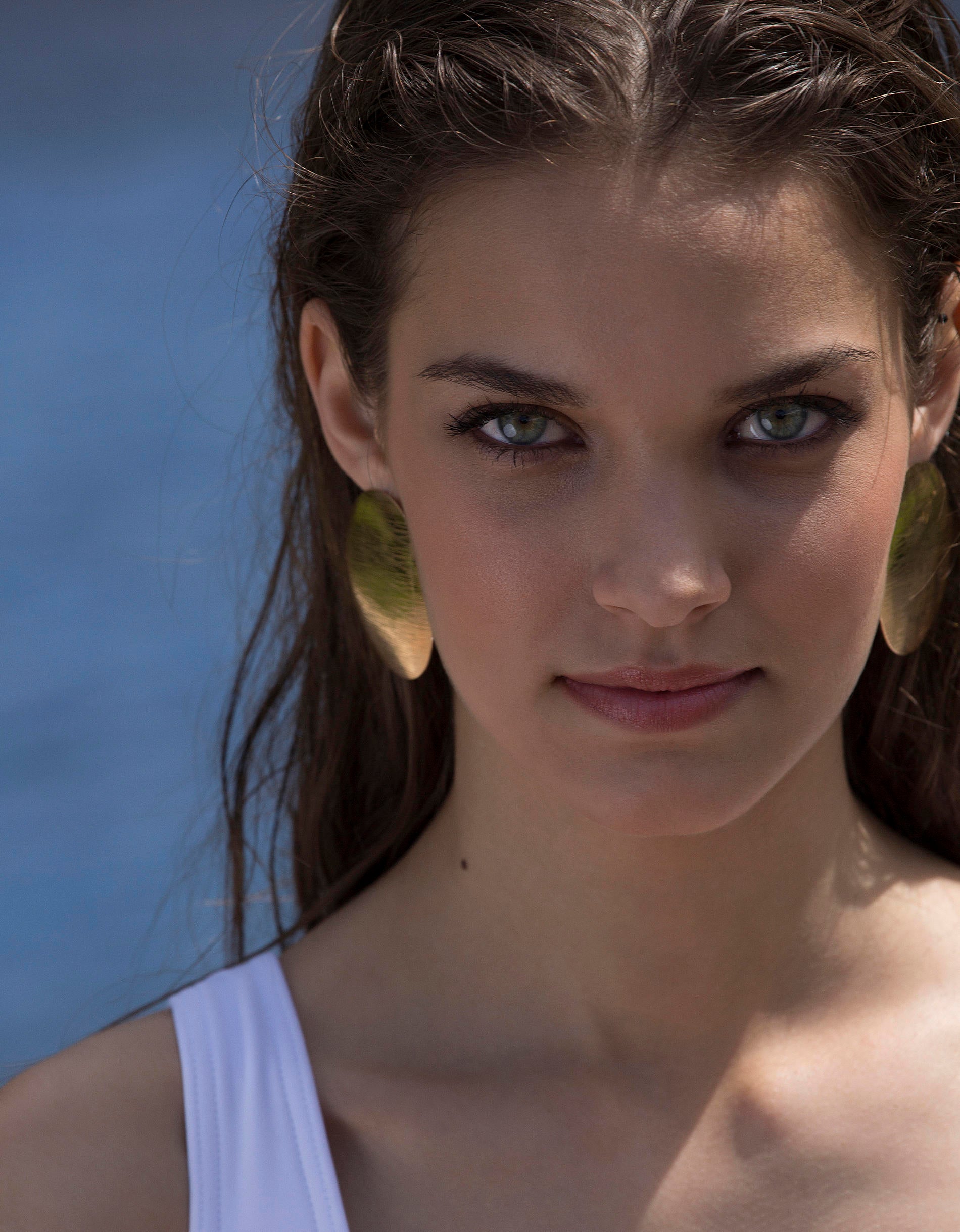 Dorados y en forma circular, uno de los modelos de Blanco ideal para las noches de verano (Precio: 7.99 euros)