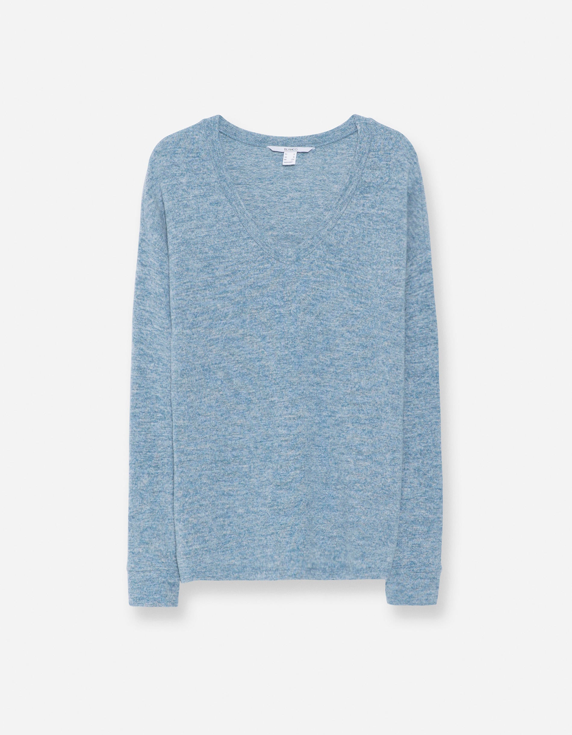 Disponible en diferentes colores, este jersey de Blanco es perfectocomo básico del armario (Precio rebajado de 22.99 euros a 7 euros).