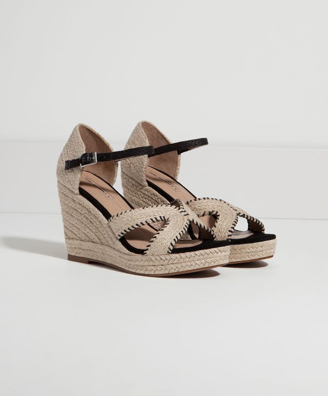 Todavía estás a tiempo de encontrar un calzado cómodo y estiloso en Oysho (Precio rebajado de 23.99 euros a 9.99 euros)