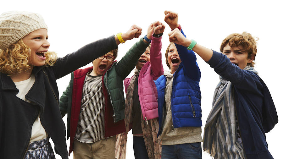 La firma propone, además de una amplia variedad de calzado, una colección de relojes disponibles en varios colores