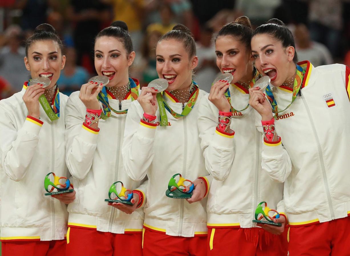 Alejandra Quereda, Sandra Aguilar, Lourdes Mohedano, Elena López y Artemi Gavezou son las cinco integrantes de un equipo que sufre en silencio los dolores de sus articulaciones fruto del duro trabajo diario.